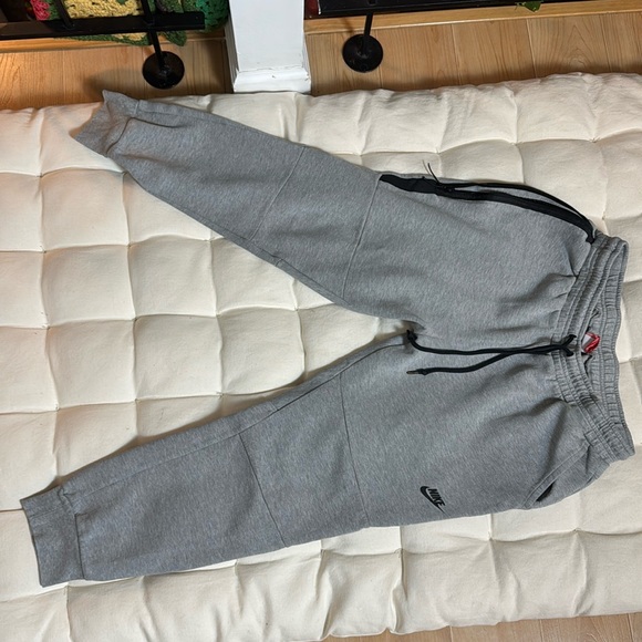 Nike Tech Gray Pants Size XL - Picture 1 of 4